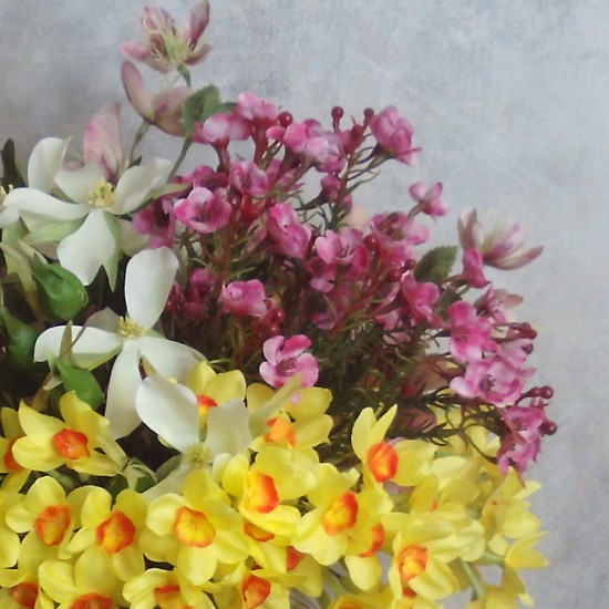 SPRING QUARTET | NARCISSI DOG ROSE WAXFLOWER HELLEBORES BOUQUET