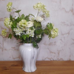 ST MORITZ | VIBURNUM RANUNCULUS TUBEROSE BOUQUET