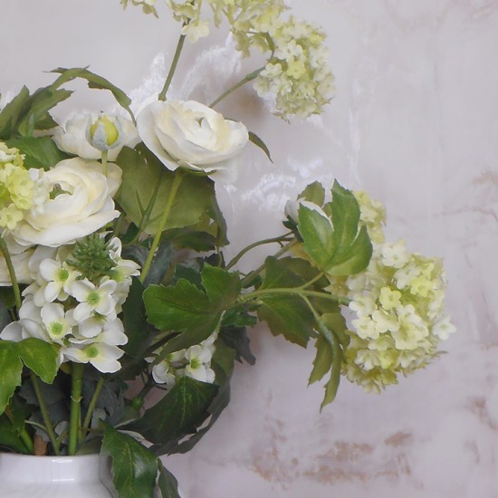 ST MORITZ | VIBURNUM RANUNCULUS TUBEROSE BOUQUET